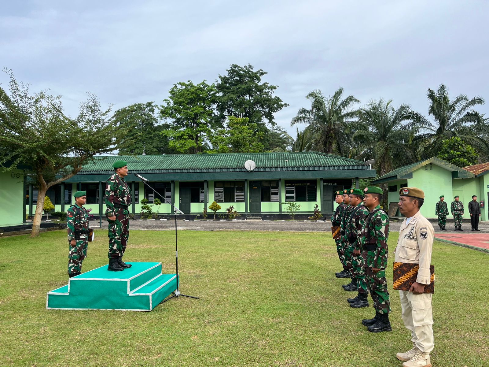 Kodim 0420/Sarko Gelar Upacara Bulanan, Tegaskan Ancaman Judi dan Pinjol