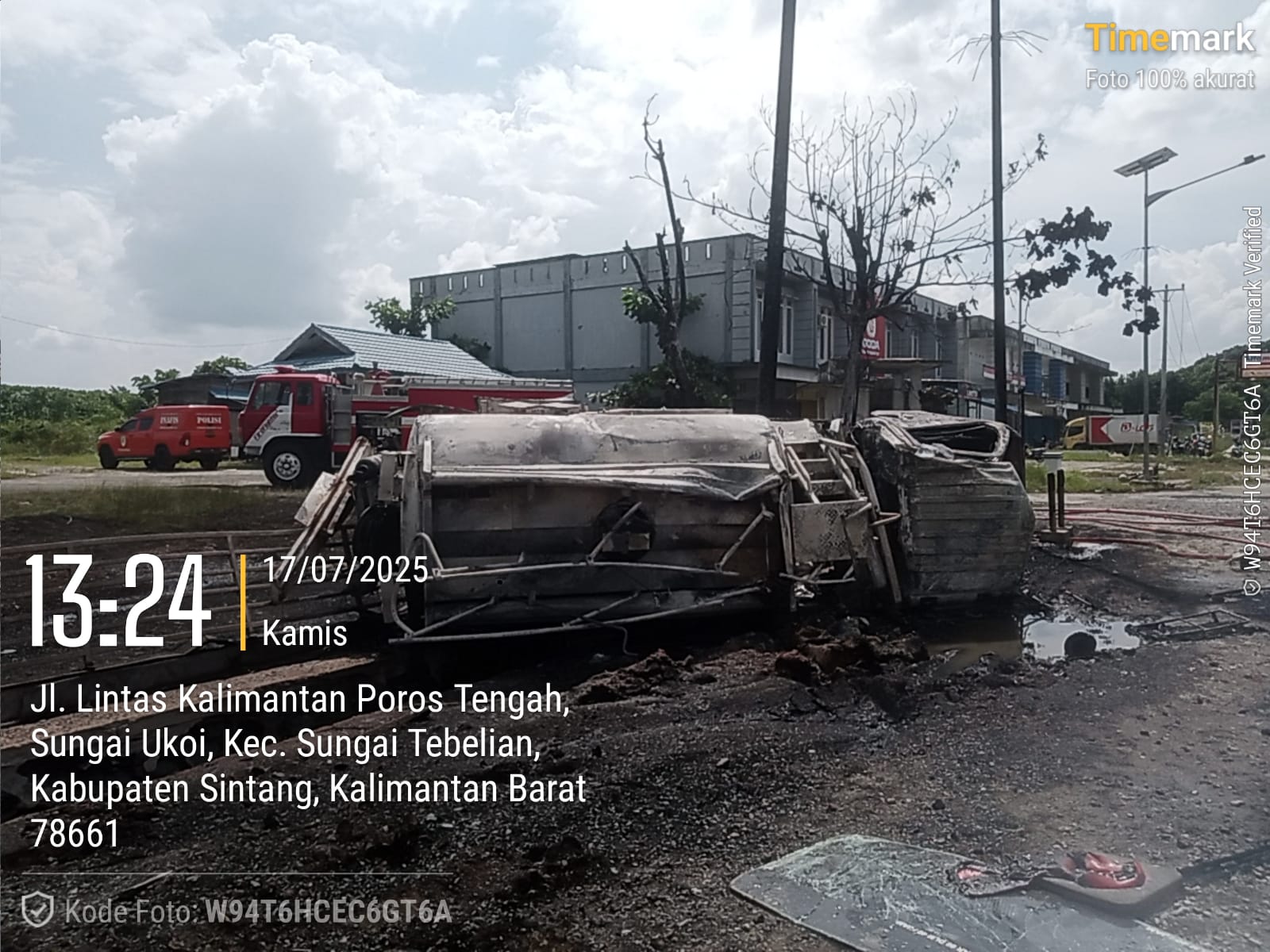 Diduga ngebut, Mobil Tangki Pertamina Terbakar di Sintang, Sopir Alami Luka Bakar Serius