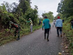 Lakukan Goro Untuk Aksi Bersih , Babinsa Bersama Warga Membersihkan Parit Di Desa Binaan.