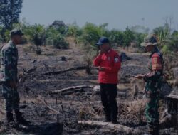 Babinsa Koramil 04/Sarolangun Melaksanakan Patroli Karhutla di Desa Binaan