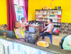 Babinsa Koramil 420-08/Tabir, Sertu Wewet.S, Laksanakan Komsos Bersama Bhabinkamtibmas dan Warga di Desa Suko Rejo, Kecamatan Margo Tabir.