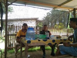 Babinsa Koramil 420-08/Tabir, Sertu Sunardi, meLaksanakan Komsos Bersama Warga di Desa sungai sahut Kecamatan Tabir selatan 