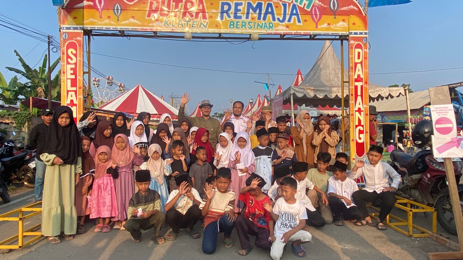 APKLI dan pemdas Sindangheula berikan kebahagiaan anak yatim di HUT desa ke -46