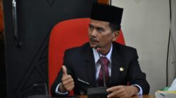 Bupati Bala Himbau Warga Sintang Pasang Bendera Merah Putih Selama Agustus 2025