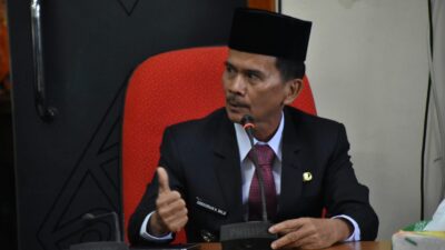 Bupati Bala Himbau Warga Sintang Pasang Bendera Merah Putih Selama Agustus 2025