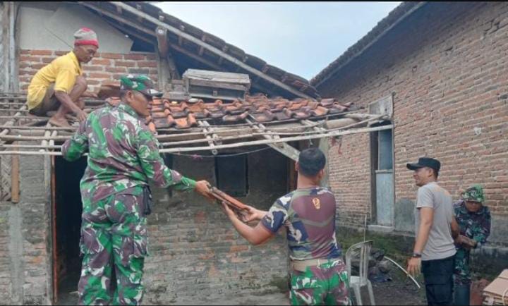 Karya Bakti TNI – AD Kodim 0620/Cirebon Dengan Semangat Wujud Nyata Membangun Negeri, Di Sambut Meriah Warga Desa Sende Arjawinangun, Cirebon