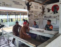 Babinsa Koramil 420-08/Tabir, Serka Rizal pahripi, Melaksanakan Komsos Bersama perangkat desa dan warga di Desa Pulau tabakar,Kecamatan. Tabir barat