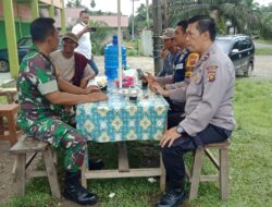 Babinsa Koramil 420-08/Tabir, Serka Kurniadi, Laksanakan Komsos Bersama Bripka Supri (Bhabinkamtibmas) dan Warga di Desa Koto Rayo, Kecamatan Tabir.