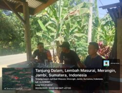 Babinsa Koramil 420-06/Muara Siau Laksanakan Komsos Bersama Warga Desa Tanjung
