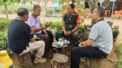 Dekat dengan Warga, Babinsa Aktif Jalin Komsos di Desa Muara Delang