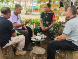 Dekat dengan Warga, Babinsa Aktif Jalin Komsos di Desa Muara Delang