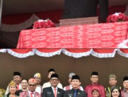Wabup Sintang Jadi Irup Penurunan Bendera Merah Putih di Stadion Baning Sintang