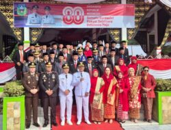 Bareng Bupati, Kapolres Sarolangun Hadiri Pengibaran Bendera Merah Putih Dalam Rangka HUT RI ke-80.