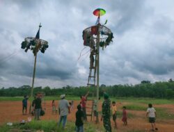 Babinsa Turut Sukseskan Persiapan Lomba di Desa Sungai Gedang