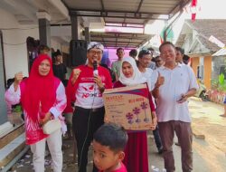 Kepala desa sindangheula tebar puluhan doorprize di lomba 17an warga kampung pasagi kembang RT 11