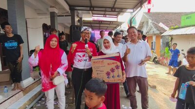 Kepala desa sindangheula tebar puluhan doorprize di lomba 17an warga kampung pasagi kembang RT 11