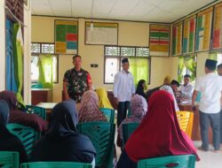 Pererat Kemanunggalan TNI-Rakyat, Babinsa Koramil 420-09/Bangko Gelar Komsos di Desa