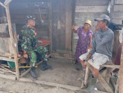 Babinsa Sarolangun Gencar Sosialisasikan Larangan Bakar Lahan, Sambangi Warga dari Rumah ke Rumah
