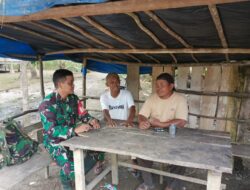 Babinsa Jalin Komsos Hangat Bersama Para Warga di Desa Air Batu