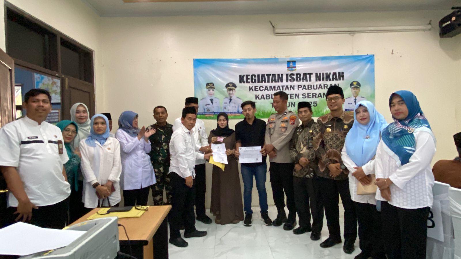 Kepala desa sindangheula dampingi warga dalam isbat nikah di kecamatan Pabuaran