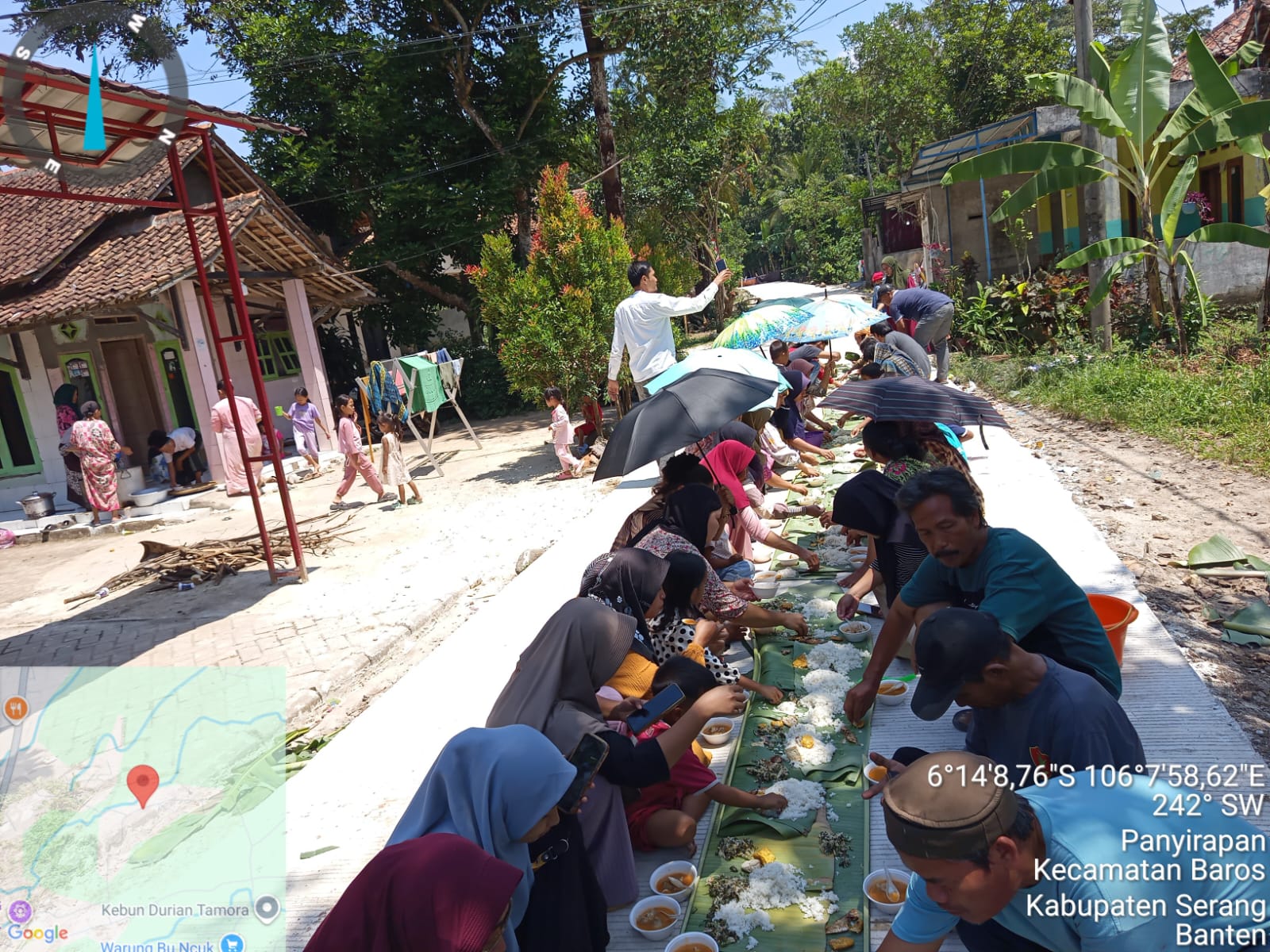 Warga kerosok Sindang mandi antusias ada ya pembangunan rabat beton RT.15 RW06 DESA payirapan kecamatan baros kabupaten serang 