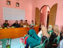 Babinsa dan Perangkat Desa Gelar Rapat Sosialisasi Kebersihan dan Keamanan Lingkungan, Ingatkan Bahaya Karhutla