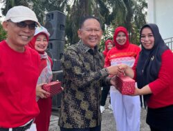 Wabup H A Khafidh, Bagikan Hadiah Pemenang Lomba Semarak Peringatan HUT ke-80 RI di Setda Merangin