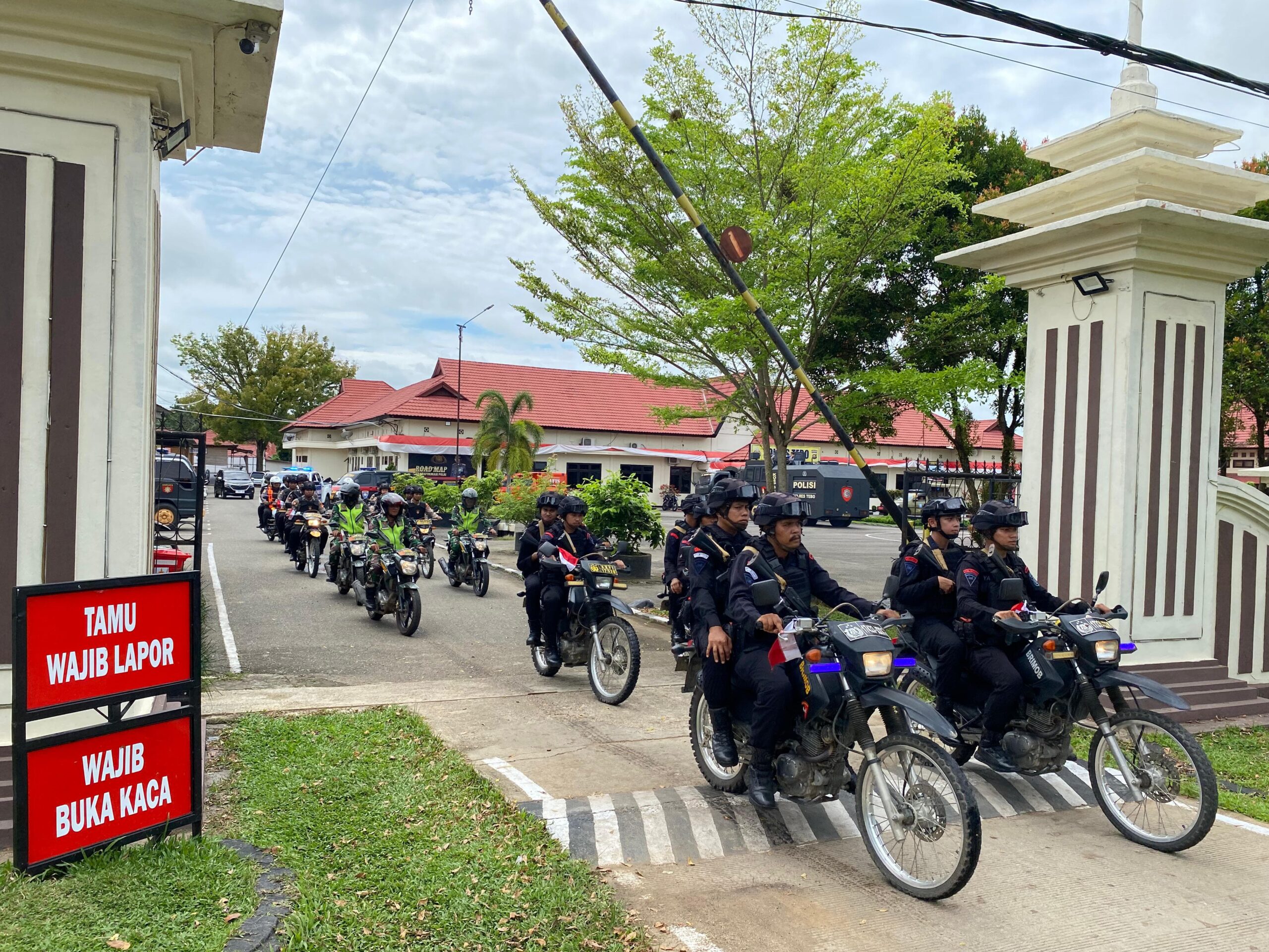 Polres Tebo  Bersama TNI Melaksanakan Patroli Gabungan Dalam Rangka Menjaga Keamanan Dan Ketertiban Masyarakat