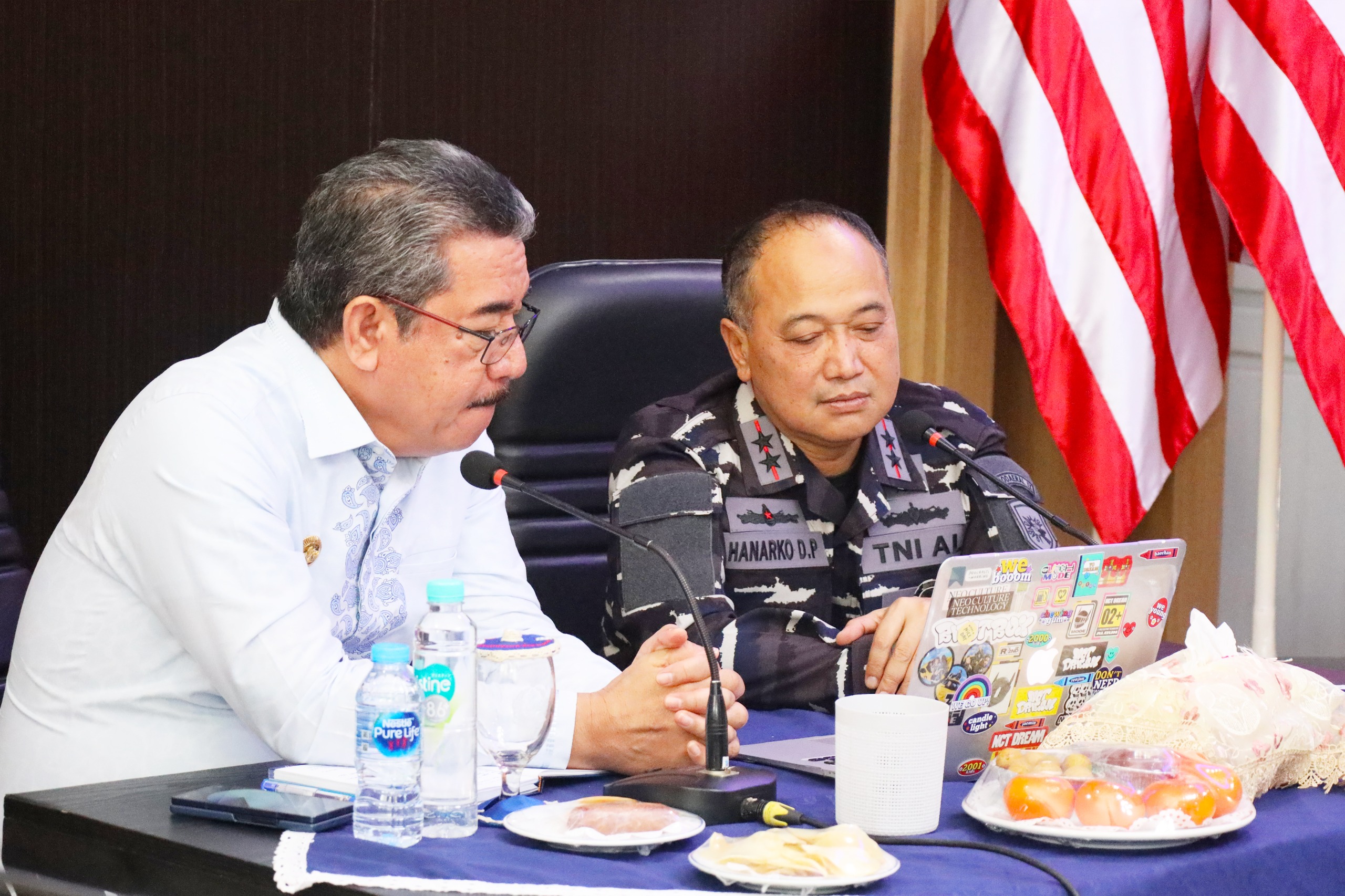 Menjawab Tantangan Kepulauan, Gubernur Maluku Gandeng Kodaeral IX Mantapkan Yankes Bergerak Ke Wilayah 3T Dengan Kapal Perang