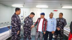 Asisten I Gubernur dan Kadinkes Provinsi Maluku Kunjungi Kapal Bantu Rumah Sakit KRI Suharso-990, Mantapkan Yankes Bergerak