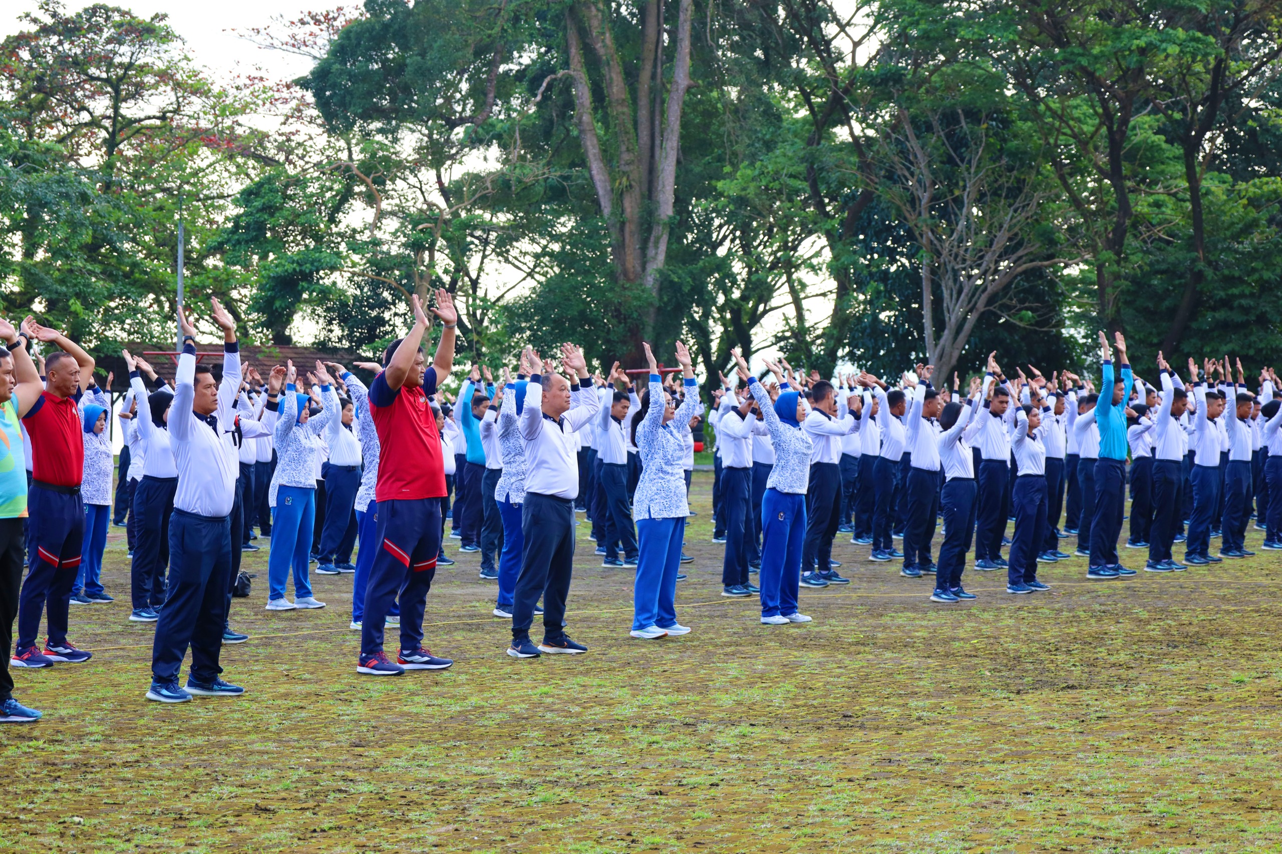 Jelang Hari Jadi Ke-80 TNI AL, Kodaeral IX Ambon Gelar Olahraga Bersama dan Donor Darah