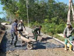 TNI Hadir, Semangat Warga Menguat, Gotong Royong Bantu Warga Perbaiki Jalan Desa