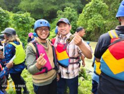 Kepala desa Sindangheula mengKuti kegiatan uji coba kelayakan wisata arung jeram yang digelar oleh federasi arung jeram indonesia(FAJI) kabupaten Serang  pada Minggu (14/9/2025),