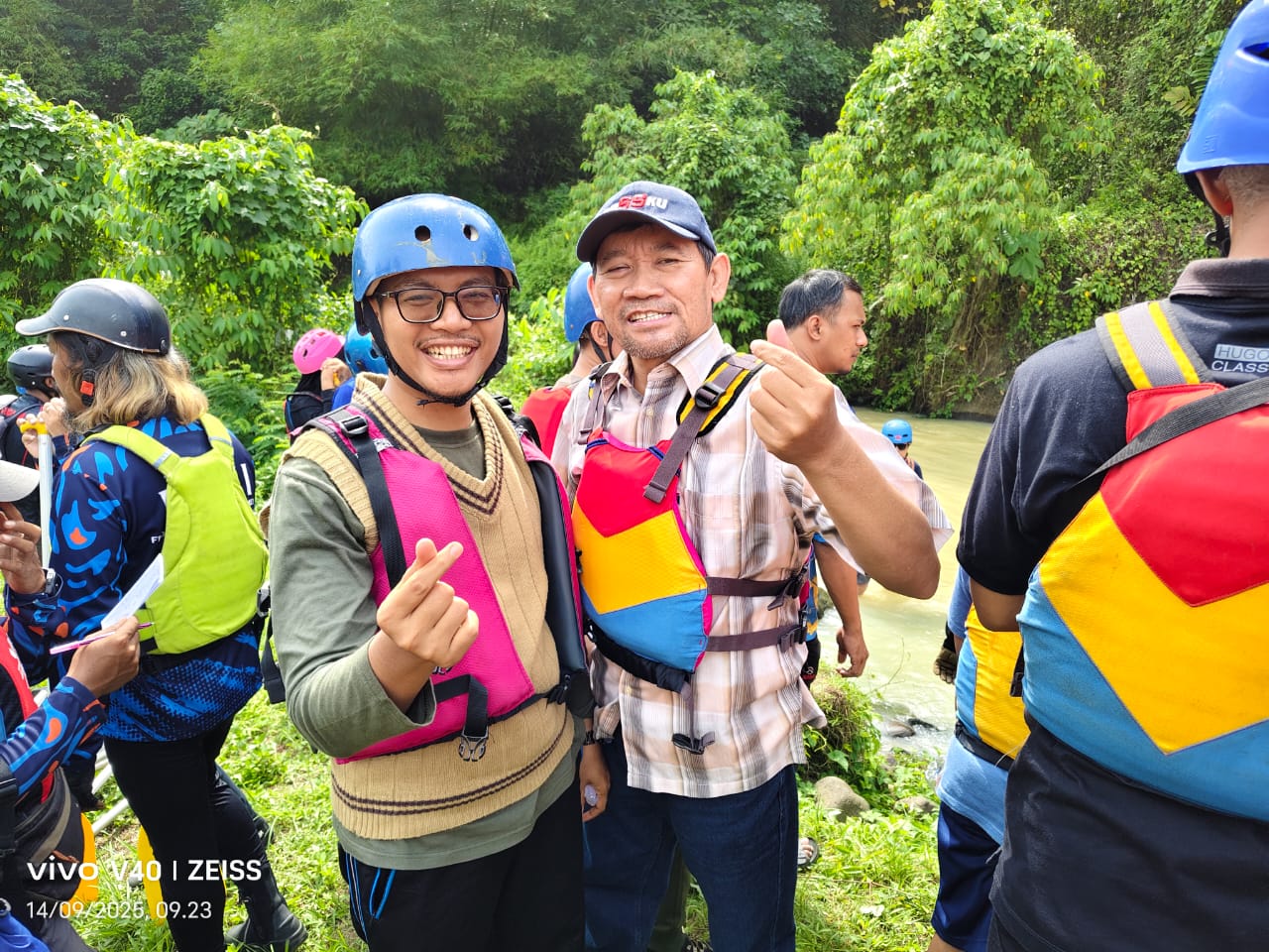Kepala desa Sindangheula mengKuti kegiatan uji coba kelayakan wisata arung jeram yang digelar oleh federasi arung jeram indonesia(FAJI) kabupaten Serang  pada Minggu (14/9/2025),