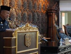 Bupati Tanggapi Pandangan Umum Fraksi-fraksi Dewan terhadap Nota Keuangan RAPBD Perubahan Merangin 2025