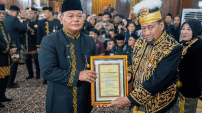 Kapolda Kaltim Terima Gelar Kehormatan dari Kesultanan Kutai Kartanegara Ing Martadipura