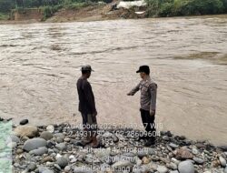 Memasuki Musin Hujan Para Bhabinkamtibmas Polsek Limun Turun Himbau Warga Binaannya, Agar Antisipasi Waspada Banjir dan Tanah Longsor.