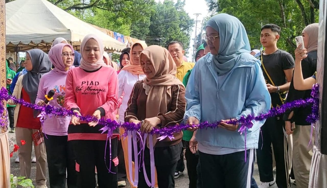 Peringatan Hari Batik 2025 di Merangin Diawali Senam Massal· Edukasi Penyakit Prioritas, Pemutihan Pajak dan Bazaar UMKM