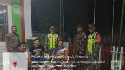 Komsos Malam Koramil 420-04 Sarolangun Patroli serta Edukasi Warga Tentang Keamanan Lingkungan 