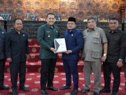 Bupati H M Syukur Sampaikan RAPBD 2026 dan Nota Keuangan· Berhasil Lewati Krisis Ekonomi, Bupati Fokus Bangun Infrastruktur