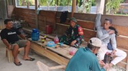 Babinsa Koramil 420-08/Tabir Pererat Hubungan dengan Warga Melalui Komsos di Desa