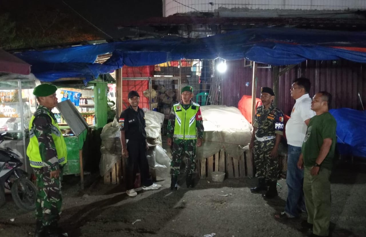 Patroli Malam Koramil 420-08/Tabir: Wujud Nyata Sinergi TNI dan Masyarakat Jaga Keamanan Wilayah Patroli Malam Koramil 420-08/Tabir: Wujud Nyata Sinergi TNI dan Masyarakat Jaga Keamanan Wilayah