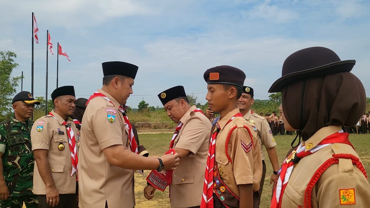 Buka Jambore Cabang, Bupati M. Syukur Tekankan Pentingnya Pembentukan Karakter hc*Seraplah Pengalaman, Pengetahuan dan Keterampilan Seluas-luasnya Buka Jambore Cabang, Bupati M. Syukur Tekankan Pentingnya Pembentukan Karakter hc*Seraplah Pengalaman, Pengetahuan dan Keterampilan Seluas-luasnya