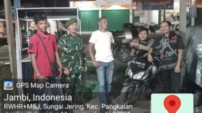 Babinsa Koramil 420-07/Sungai Manau Aktif Melaksanakan Patroli dan Komsos Malam, Wujudkan Lingkungan Aman dan Kondusif Babinsa Koramil 420-07/Sungai Manau Aktif Melaksanakan Patroli dan Komsos Malam, Wujudkan Lingkungan Aman dan Kondusif