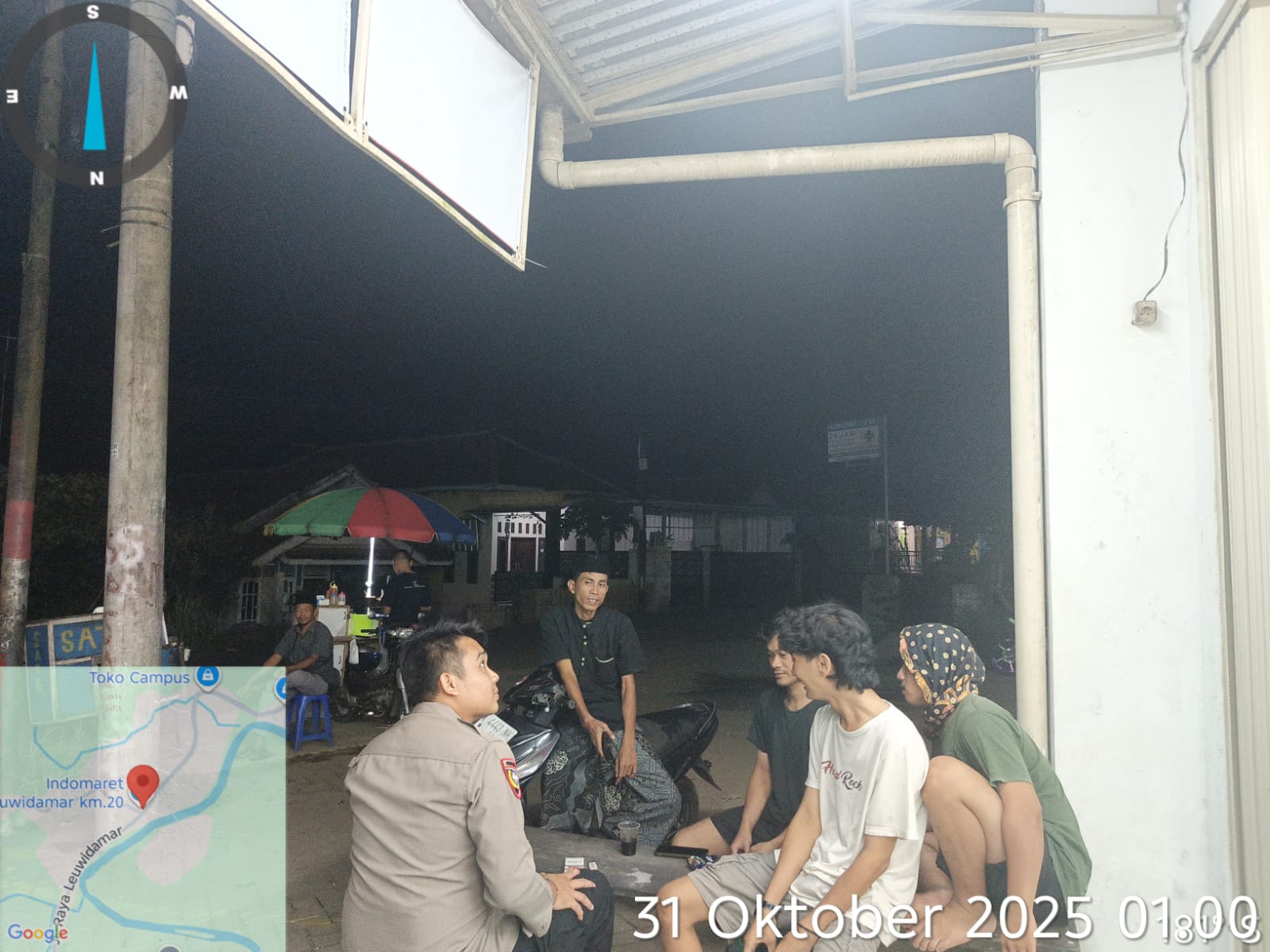 Kanit Binmas bersama anggota melaksanakan Patroli C3 di Wilkum Polsek Leuwidamar