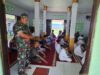 Pererat Silaturahmi, Anggota Posko TMMD 126 Kodim 1504/Ambon Sholat Jumat Bersama