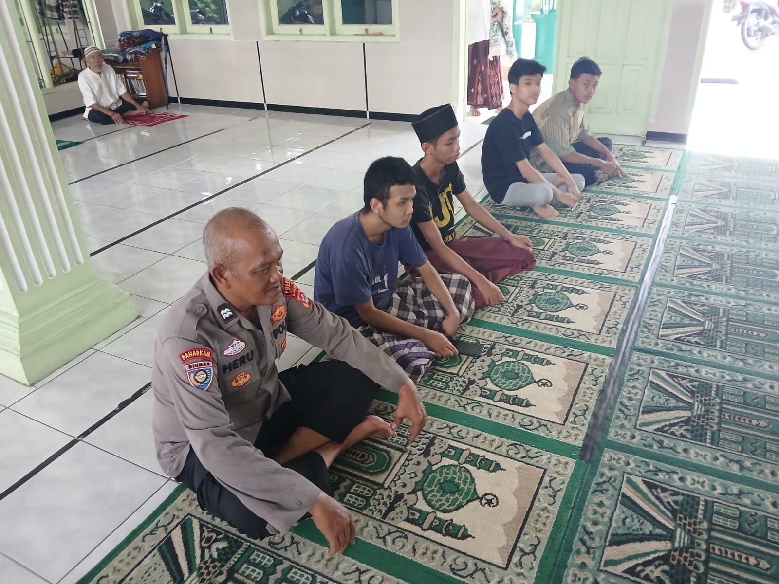 Polsek Rangkasbitung Polres Lebak Melaksanakan Giat Sholat Jumat Keliling di Masjid Al-Huda Polsek Rangkasbitung Polres Lebak Melaksanakan Giat Sholat Jumat Keliling di Masjid Al-Huda