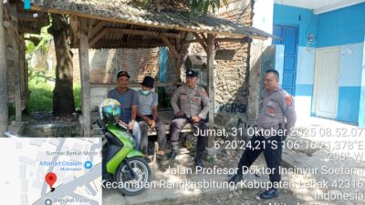 Anggota Polsek Rangkasbitung Polres Lebak Patroli Dialogis Temui Warga Desa Binaan di Jalan Prof.Dr.Ir.Soetami Anggota Polsek Rangkasbitung Polres Lebak Patroli Dialogis Temui Warga Desa Binaan di Jalan Prof.Dr.Ir.Soetami
