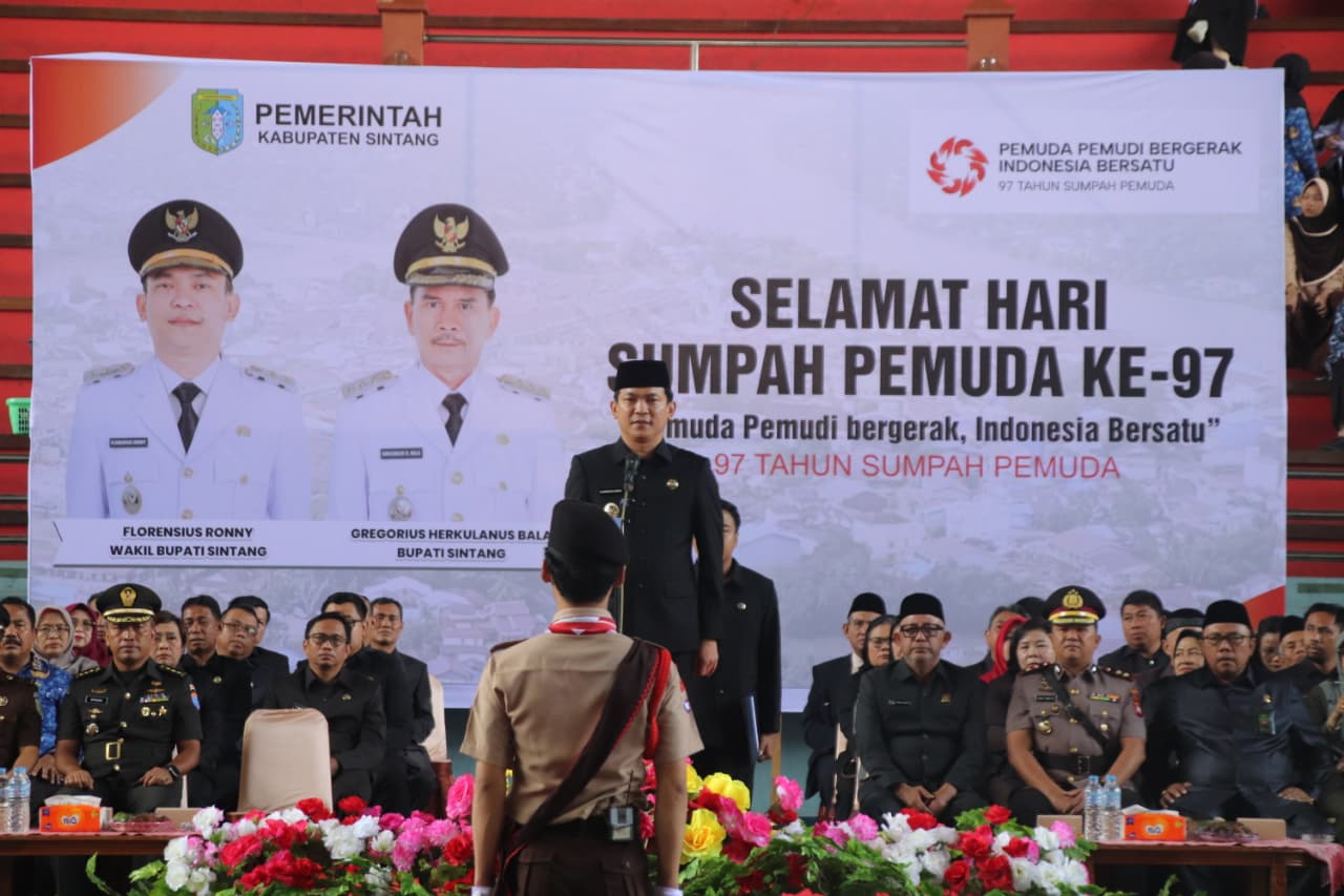 Pemkab Sintang Gelar Upacara Hari Sumpah Pemuda Ke- 97 Tahun 2025 Di GOR Apang Semangai