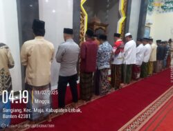 Anggota Polsek Maja Polres Lebak Laksanakan Sholat Subuh Berjamaah
